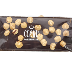 La Tavoletta di Cioccolato Fondente e Nocciole 100g nasce dall’incontro tra l’intensità del cioccolato fondente extra e il gusto autentico della Nocciola Piemonte IGP.